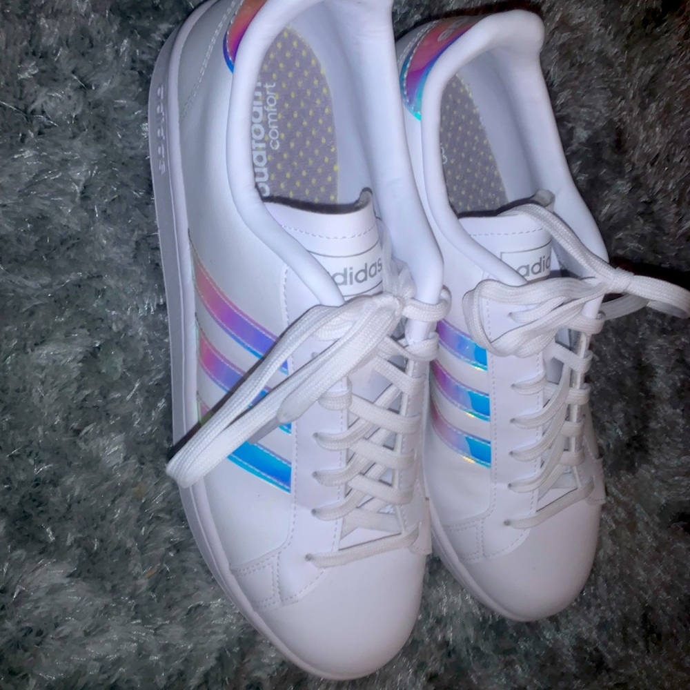 Adidas Womens size 11 sneaker NEW
